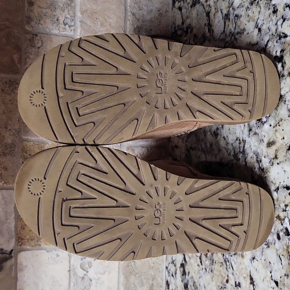 UGG Women's Classic Ankle Boots Size 7 - Picture 11 of 15
